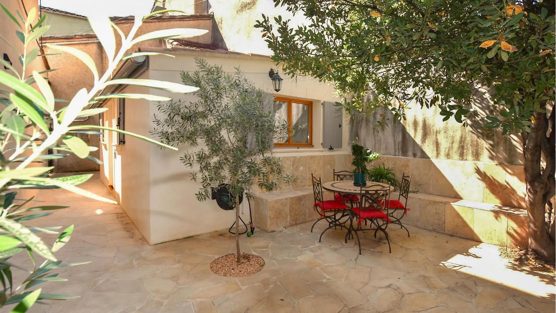 Stunning Home In Monteux With Kitchen France