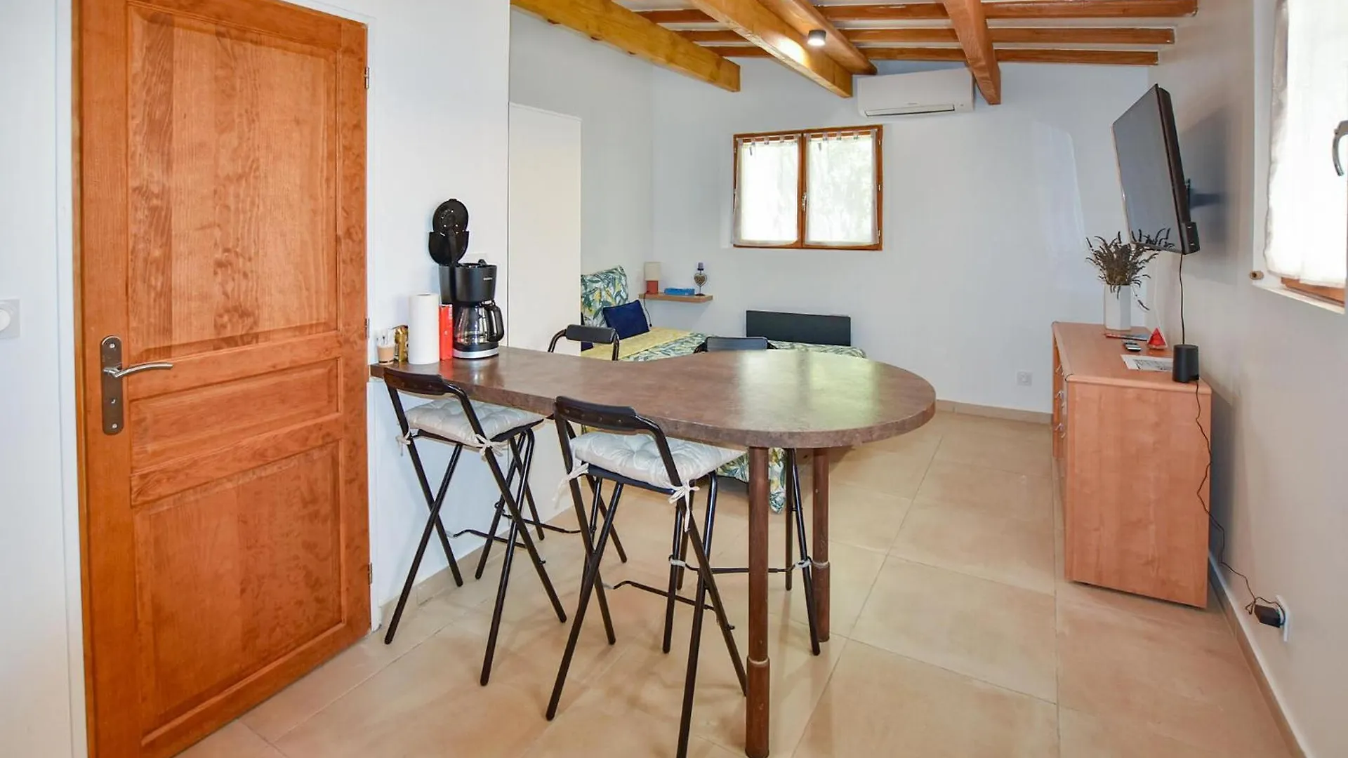 Stunning Home In Monteux With Kitchen