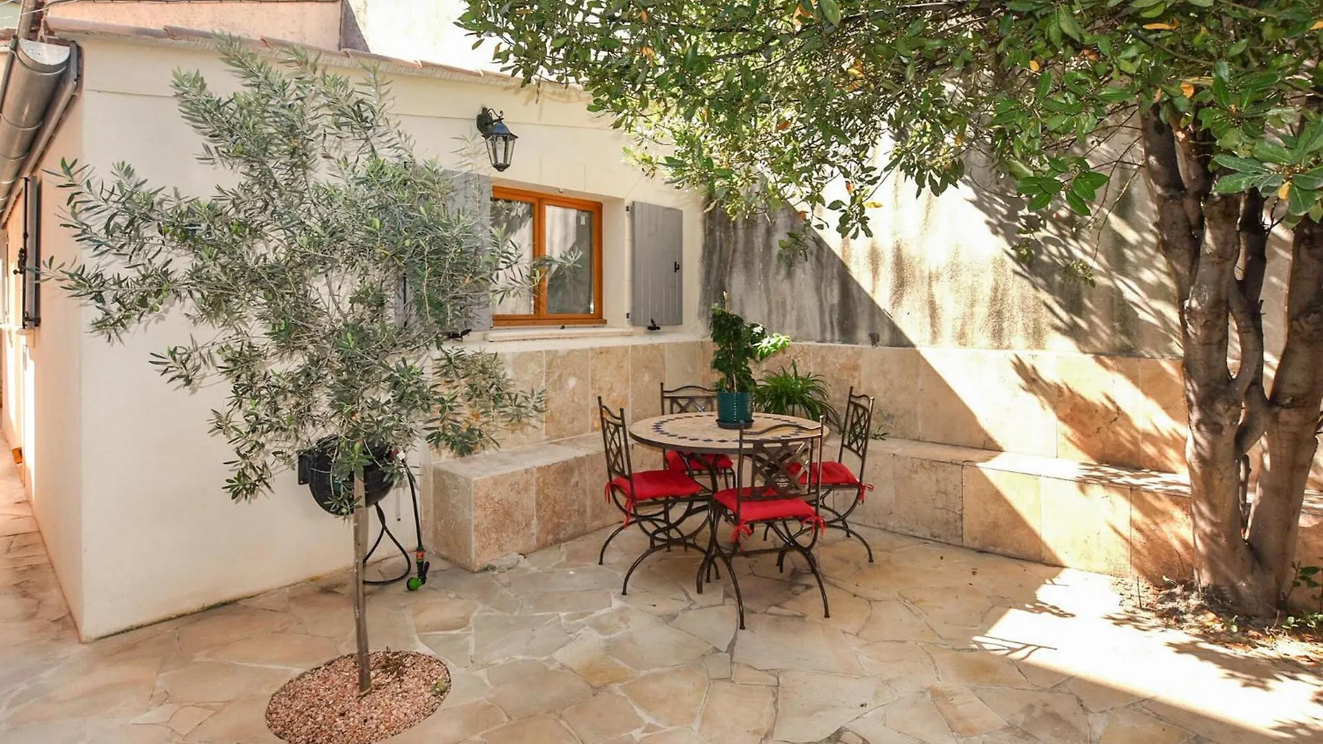 Stunning Home In Monteux With Kitchen